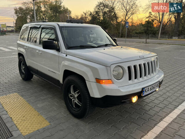 Белый Джип Патриот, объемом двигателя 2 л и пробегом 200 тыс. км за 9200 $, фото 6 на Automoto.ua