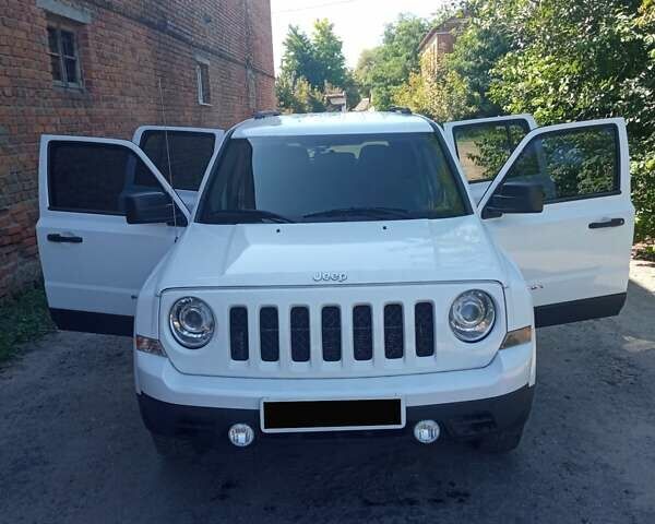 Белый Джип Патриот, объемом двигателя 2.36 л и пробегом 67 тыс. км за 8800 $, фото 7 на Automoto.ua