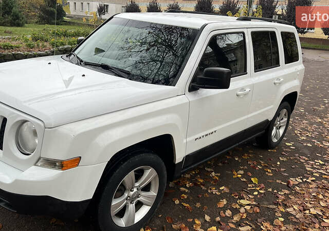 Білий Джип Patriot, об'ємом двигуна 2.36 л та пробігом 176 тис. км за 10500 $, фото 1 на Automoto.ua