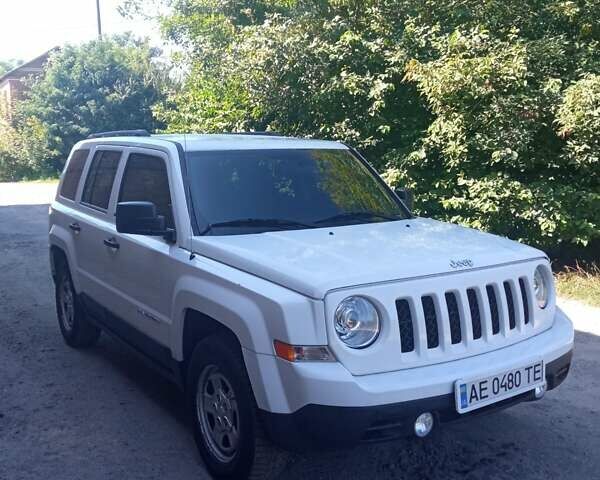 Белый Джип Патриот, объемом двигателя 2.36 л и пробегом 67 тыс. км за 8800 $, фото 11 на Automoto.ua