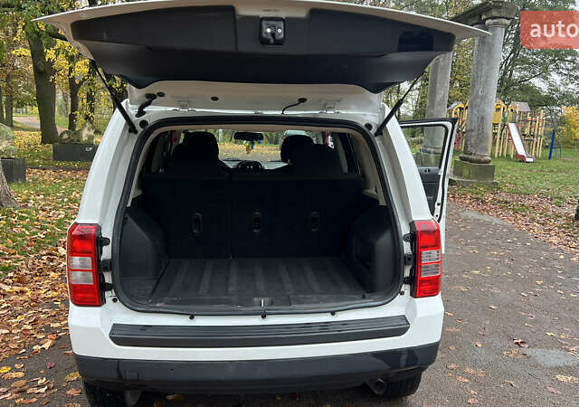 Білий Джип Patriot, об'ємом двигуна 2.36 л та пробігом 176 тис. км за 10500 $, фото 12 на Automoto.ua