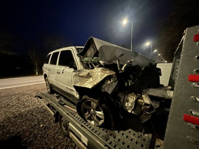 Белый Джип Патриот, объемом двигателя 2 л и пробегом 100 тыс. км за 2250 $, фото 3 на Automoto.ua