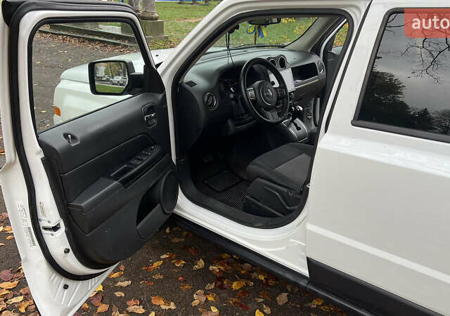 Білий Джип Patriot, об'ємом двигуна 2.36 л та пробігом 176 тис. км за 10500 $, фото 11 на Automoto.ua