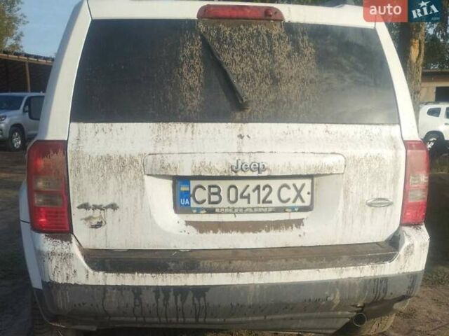 Білий Джип Patriot, об'ємом двигуна 2.36 л та пробігом 132 тис. км за 7000 $, фото 1 на Automoto.ua