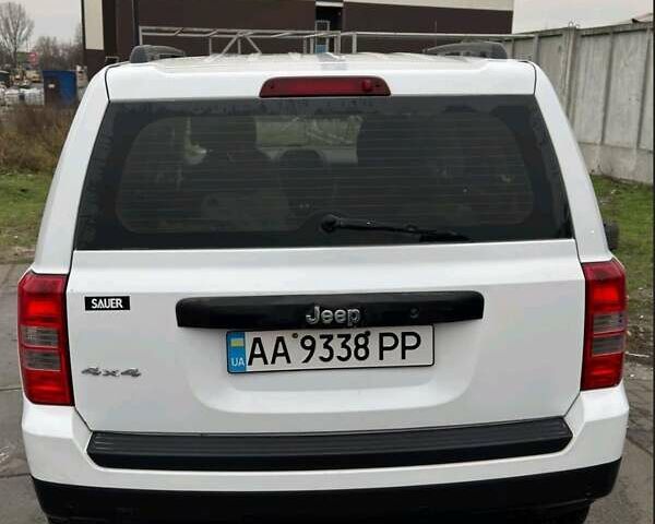 Белый Джип Патриот, объемом двигателя 2.4 л и пробегом 268 тыс. км за 7800 $, фото 3 на Automoto.ua