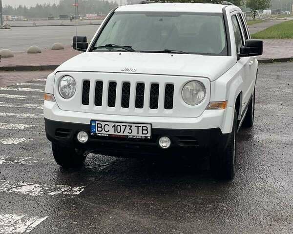 Белый Джип Патриот, объемом двигателя 2.36 л и пробегом 215 тыс. км за 7747 $, фото 1 на Automoto.ua