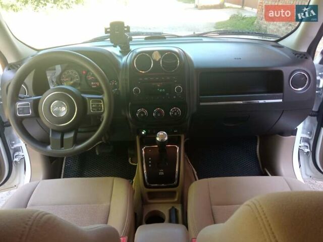 Белый Джип Патриот, объемом двигателя 2.36 л и пробегом 67 тыс. км за 8800 $, фото 1 на Automoto.ua