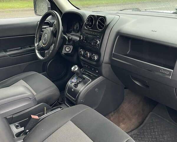 Белый Джип Патриот, объемом двигателя 2.36 л и пробегом 215 тыс. км за 7747 $, фото 11 на Automoto.ua