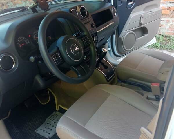 Белый Джип Патриот, объемом двигателя 2.36 л и пробегом 67 тыс. км за 8800 $, фото 3 на Automoto.ua