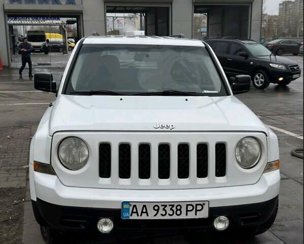 Белый Джип Патриот, объемом двигателя 2.4 л и пробегом 268 тыс. км за 7800 $, фото 1 на Automoto.ua