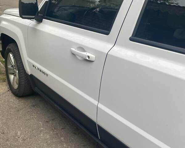 Джип Патриот 2014 в Чернигове на Automoto.ua Белый Джип Патриот, объемом двигателя 2.36 л и пробегом 95 тыс. км за 9800 $, фото 5 на Automoto.ua