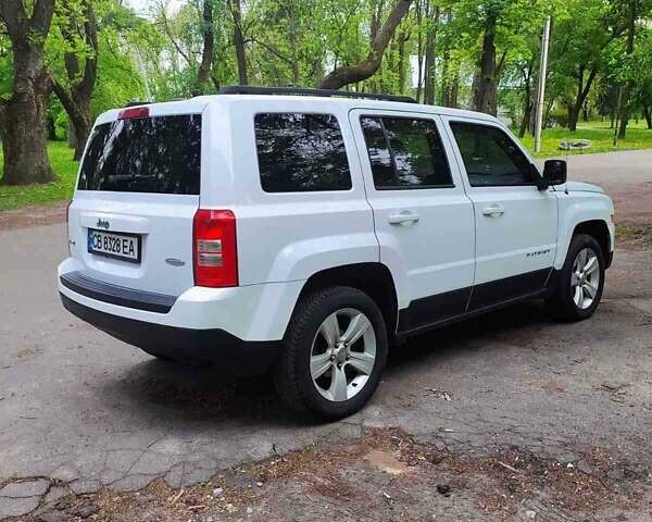 Джип Патриот 2014 в Чернигове на Automoto.ua Белый Джип Патриот, объемом двигателя 2.36 л и пробегом 95 тыс. км за 9800 $, фото 3 на Automoto.ua