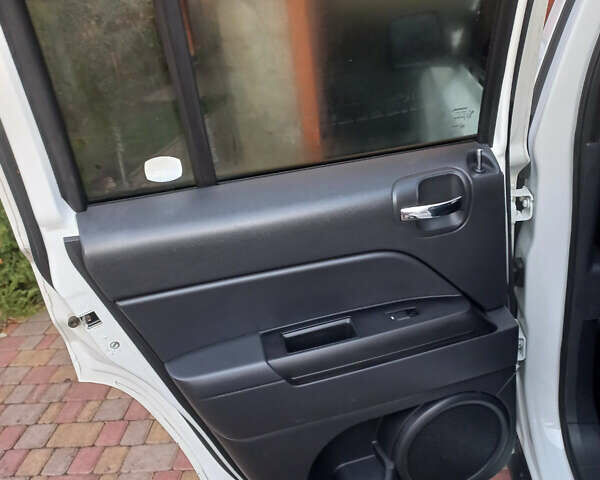 Белый Джип Патриот, объемом двигателя 2.36 л и пробегом 95 тыс. км за 10200 $, фото 12 на Automoto.ua