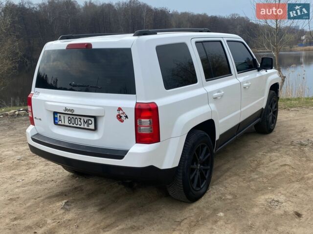 Белый Джип Патриот, объемом двигателя 2.36 л и пробегом 193 тыс. км за 10700 $, фото 2 на Automoto.ua