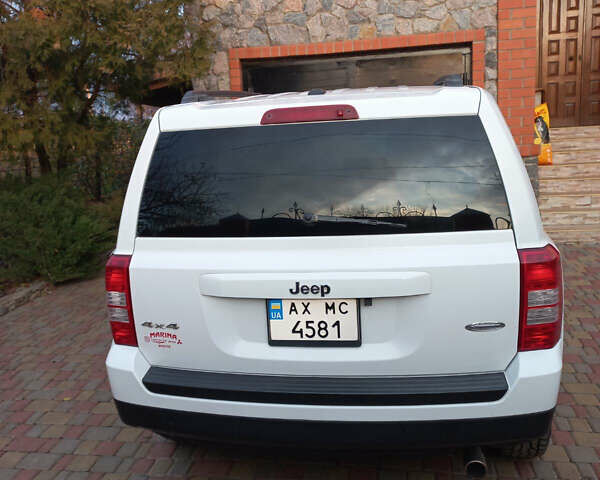 Белый Джип Патриот, объемом двигателя 2.36 л и пробегом 95 тыс. км за 10200 $, фото 4 на Automoto.ua