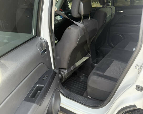 Белый Джип Патриот, объемом двигателя 2.36 л и пробегом 160 тыс. км за 9800 $, фото 15 на Automoto.ua