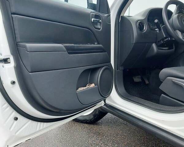 Білий Джип Patriot, об'ємом двигуна 2.4 л та пробігом 113 тис. км за 11300 $, фото 13 на Automoto.ua