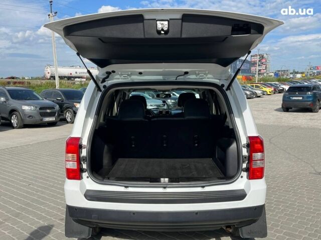 Джип Патриот 2014 в Львове на Automoto.ua Белый Джип Патриот, объемом двигателя 2 л и пробегом 108 тыс. км за 10490 $, фото 24 на Automoto.ua