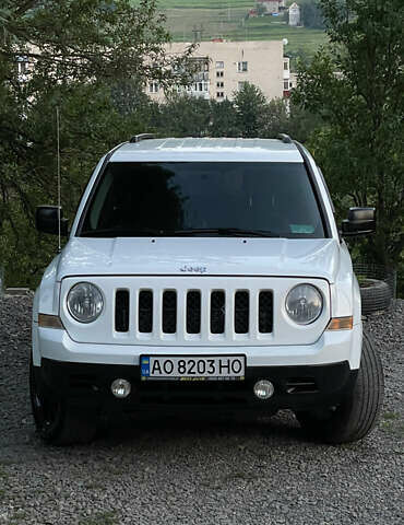 Белый Джип Патриот, объемом двигателя 2.36 л и пробегом 275 тыс. км за 7300 $, фото 1 на Automoto.ua