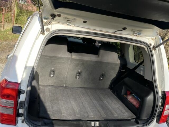 Белый Джип Патриот, объемом двигателя 2.4 л и пробегом 275 тыс. км за 8250 $, фото 9 на Automoto.ua