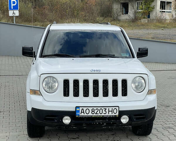 Белый Джип Патриот, объемом двигателя 2.36 л и пробегом 275 тыс. км за 7300 $, фото 2 на Automoto.ua