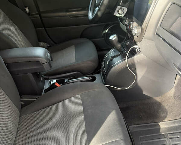 Белый Джип Патриот, объемом двигателя 2.36 л и пробегом 160 тыс. км за 9800 $, фото 8 на Automoto.ua