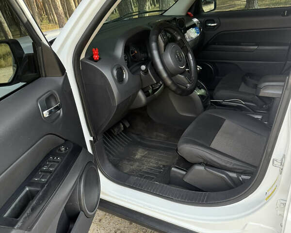 Белый Джип Патриот, объемом двигателя 2.36 л и пробегом 160 тыс. км за 9800 $, фото 16 на Automoto.ua