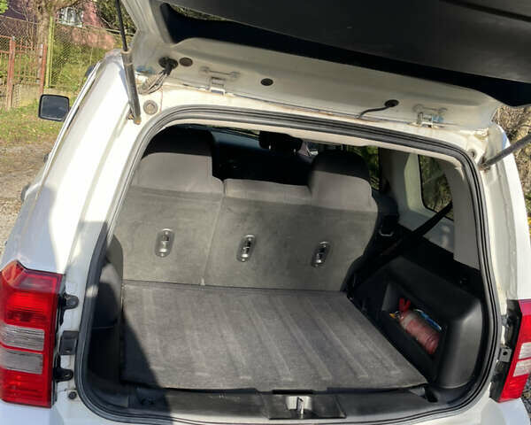 Белый Джип Патриот, объемом двигателя 2.36 л и пробегом 275 тыс. км за 7300 $, фото 10 на Automoto.ua