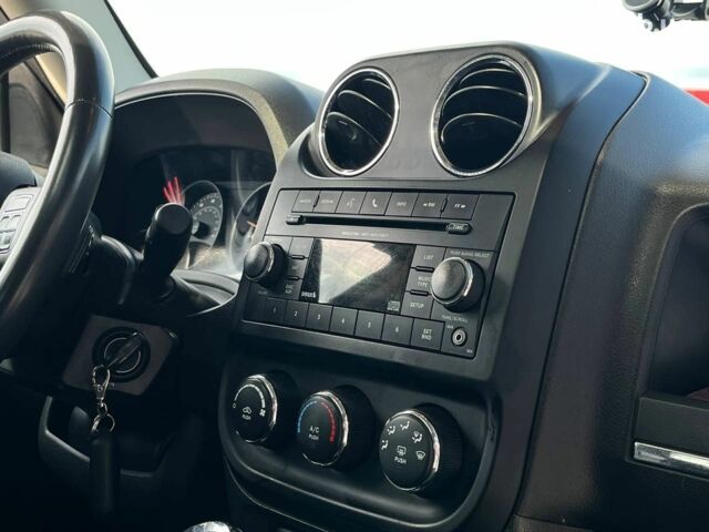 Джип Патриот 2014 в Львове на Automoto.ua Белый Джип Патриот, объемом двигателя 2 л и пробегом 108 тыс. км за 10490 $, фото 16 на Automoto.ua