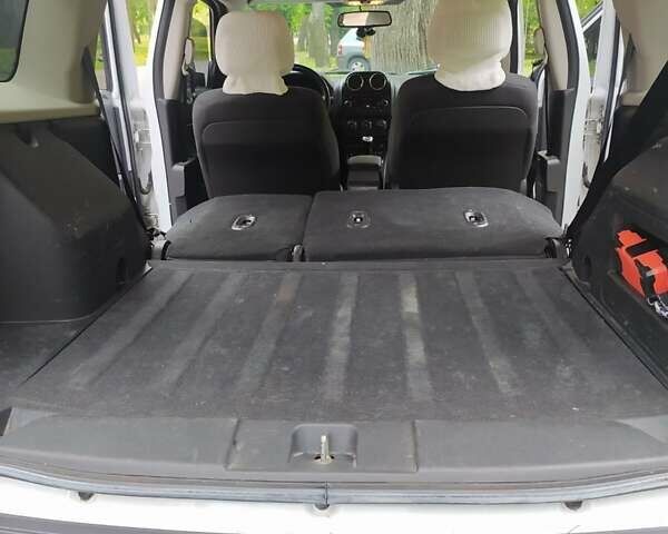 Джип Патриот 2014 в Чернигове на Automoto.ua Белый Джип Патриот, объемом двигателя 2.36 л и пробегом 95 тыс. км за 9800 $, фото 16 на Automoto.ua