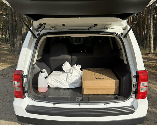 Белый Джип Патриот, объемом двигателя 2.36 л и пробегом 160 тыс. км за 9800 $, фото 13 на Automoto.ua