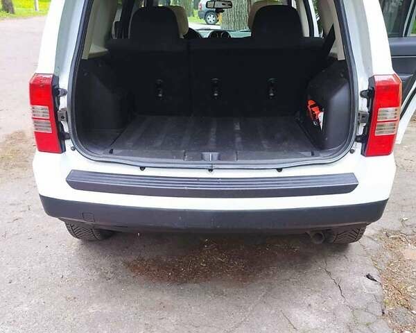 Джип Патриот 2014 в Чернигове на Automoto.ua Белый Джип Патриот, объемом двигателя 2.36 л и пробегом 95 тыс. км за 9800 $, фото 14 на Automoto.ua