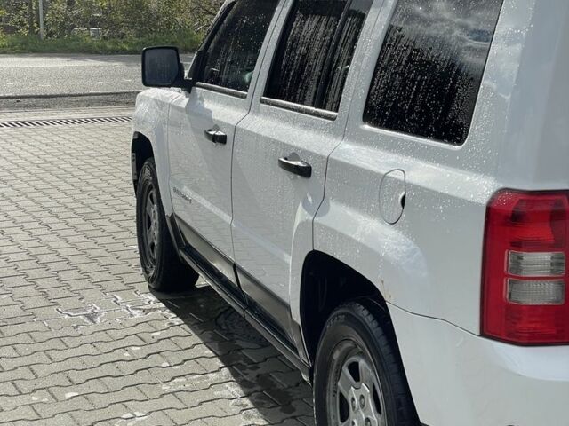 Белый Джип Патриот, объемом двигателя 2.4 л и пробегом 275 тыс. км за 8250 $, фото 6 на Automoto.ua