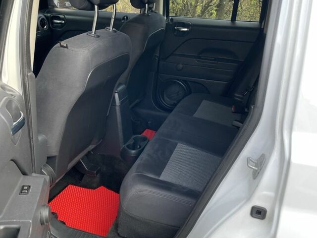 Белый Джип Патриот, объемом двигателя 2.4 л и пробегом 275 тыс. км за 8250 $, фото 11 на Automoto.ua