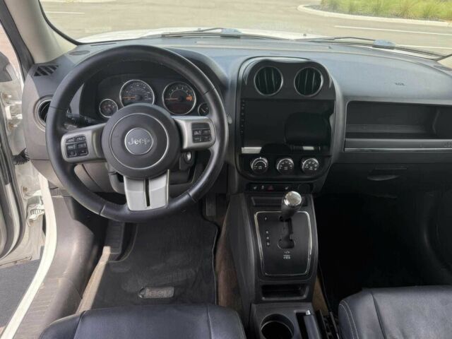 Белый Джип Патриот, объемом двигателя 2.4 л и пробегом 86 тыс. км за 6000 $, фото 6 на Automoto.ua