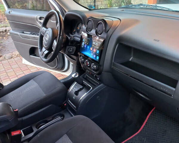 Белый Джип Патриот, объемом двигателя 2.36 л и пробегом 95 тыс. км за 10200 $, фото 14 на Automoto.ua