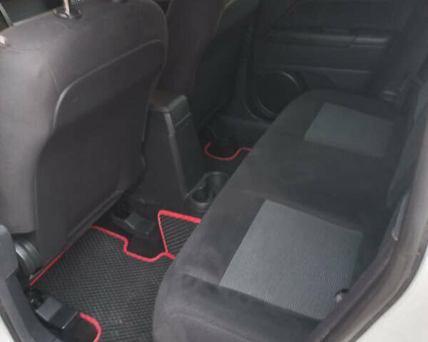 Белый Джип Патриот, объемом двигателя 2.36 л и пробегом 95 тыс. км за 10200 $, фото 8 на Automoto.ua