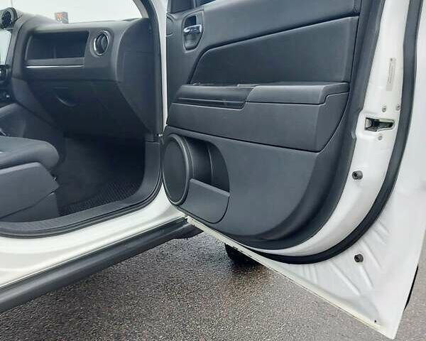 Білий Джип Patriot, об'ємом двигуна 2.4 л та пробігом 113 тис. км за 11300 $, фото 9 на Automoto.ua