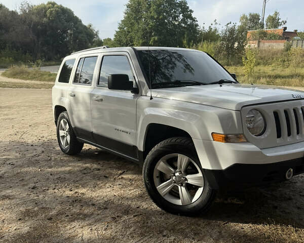 Белый Джип Патриот, объемом двигателя 2.36 л и пробегом 160 тыс. км за 9800 $, фото 6 на Automoto.ua