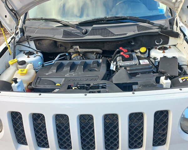 Белый Джип Патриот, объемом двигателя 2.36 л и пробегом 95 тыс. км за 10200 $, фото 7 на Automoto.ua