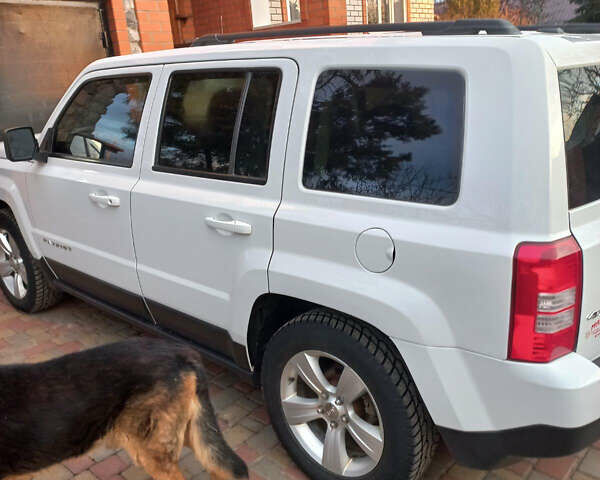 Белый Джип Патриот, объемом двигателя 2.36 л и пробегом 95 тыс. км за 10200 $, фото 3 на Automoto.ua