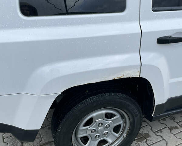 Белый Джип Патриот, объемом двигателя 2.36 л и пробегом 275 тыс. км за 7300 $, фото 5 на Automoto.ua