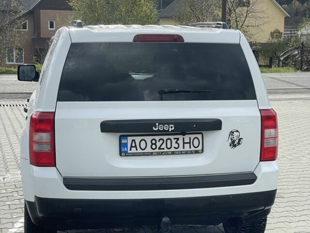 Белый Джип Патриот, объемом двигателя 2.4 л и пробегом 275 тыс. км за 8250 $, фото 5 на Automoto.ua