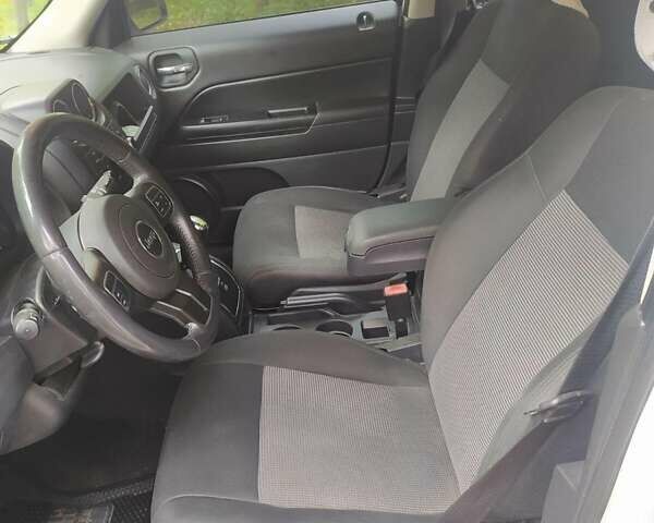 Джип Патриот 2014 в Чернигове на Automoto.ua Белый Джип Патриот, объемом двигателя 2.36 л и пробегом 95 тыс. км за 9800 $, фото 8 на Automoto.ua