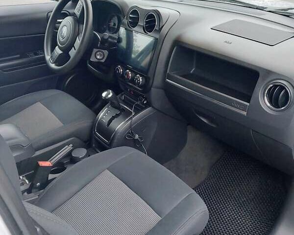 Білий Джип Patriot, об'ємом двигуна 2.4 л та пробігом 113 тис. км за 11300 $, фото 12 на Automoto.ua