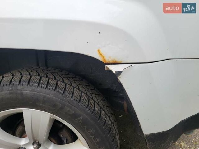 Белый Джип Патриот, объемом двигателя 2.4 л и пробегом 240 тыс. км за 8000 $, фото 1 на Automoto.ua