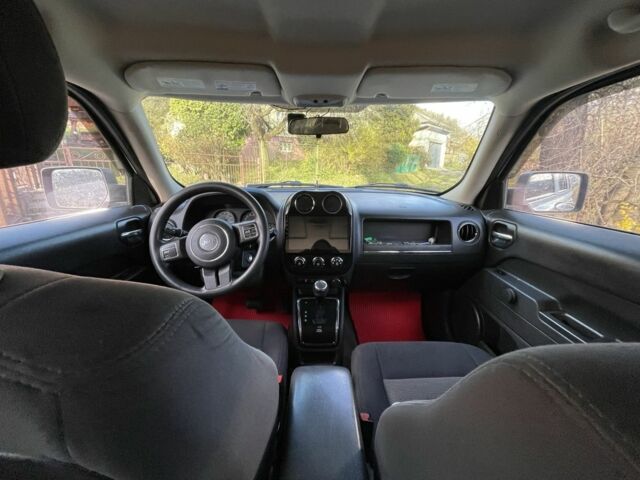 Белый Джип Патриот, объемом двигателя 2.4 л и пробегом 275 тыс. км за 8250 $, фото 10 на Automoto.ua