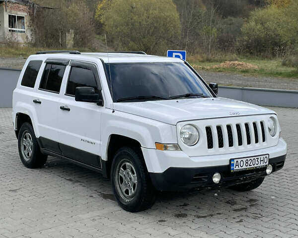 Белый Джип Патриот, объемом двигателя 2.36 л и пробегом 275 тыс. км за 7300 $, фото 3 на Automoto.ua