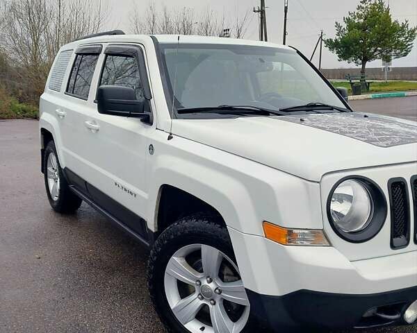 Білий Джип Patriot, об'ємом двигуна 2.4 л та пробігом 113 тис. км за 11300 $, фото 1 на Automoto.ua