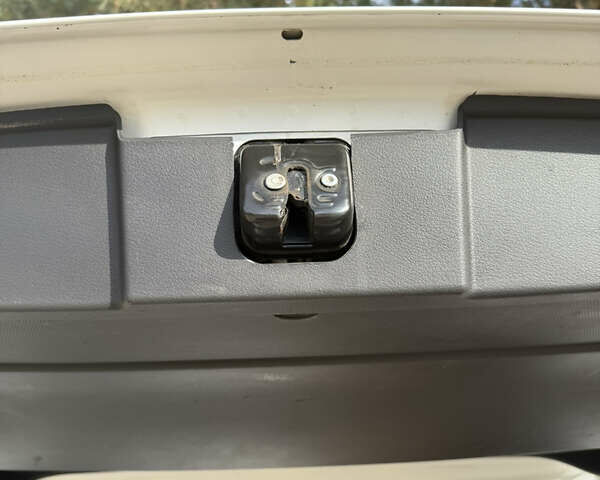 Белый Джип Патриот, объемом двигателя 2.36 л и пробегом 160 тыс. км за 9800 $, фото 14 на Automoto.ua